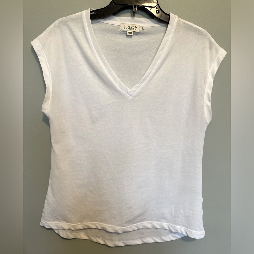 Sleeveless V-neck Tee